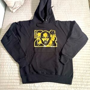 Men’s Kobe Bryant Black Mamba pullover hoodie W/Gold graphic print sz: SMALL
